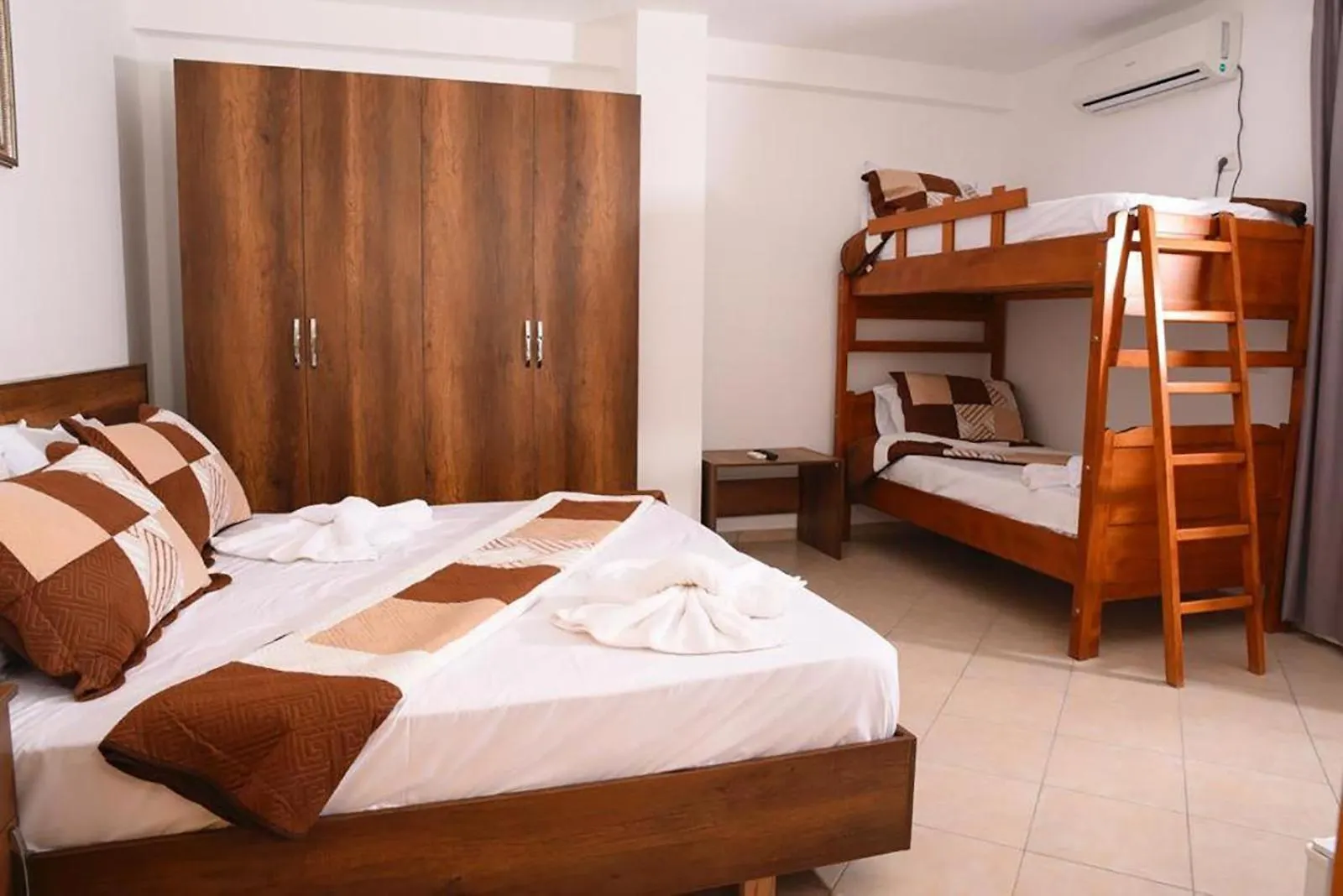 Vila Oxinn Kryemëdhej Hotel