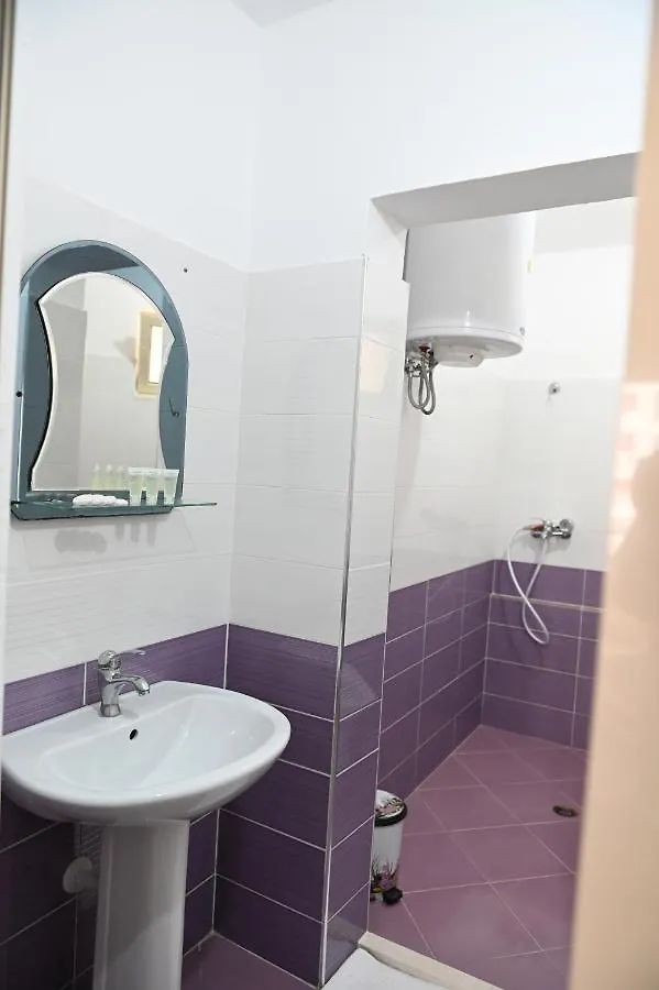 Vila Oxinn Kryemëdhej 3*,