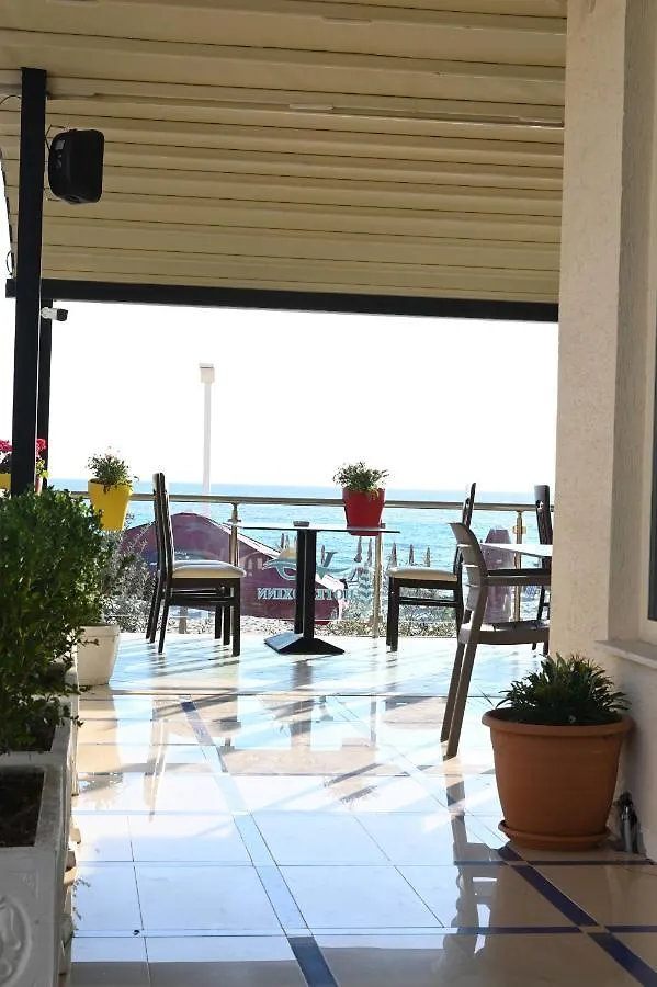 Vila Oxinn Kryemëdhej Albania
