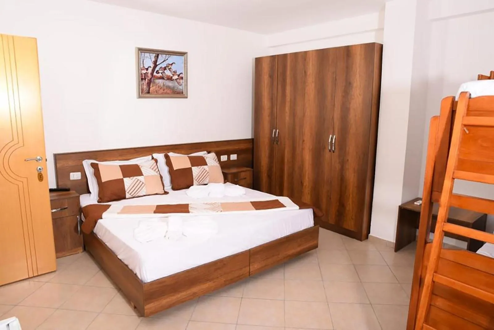Vila Oxinn Kryemëdhej 3*,  Albania